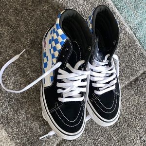 Men’s van size 7.
